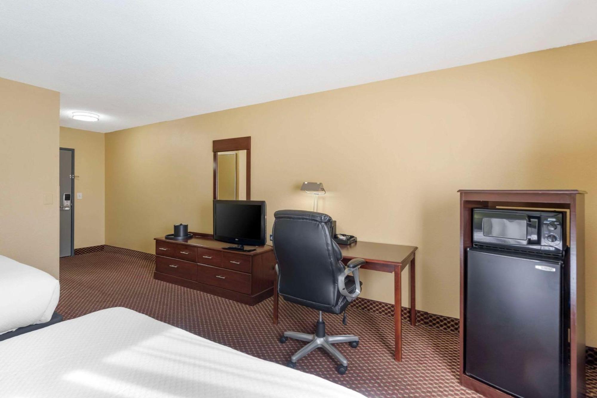Quality Inn & Suites Bloomington University Area מראה חיצוני תמונה