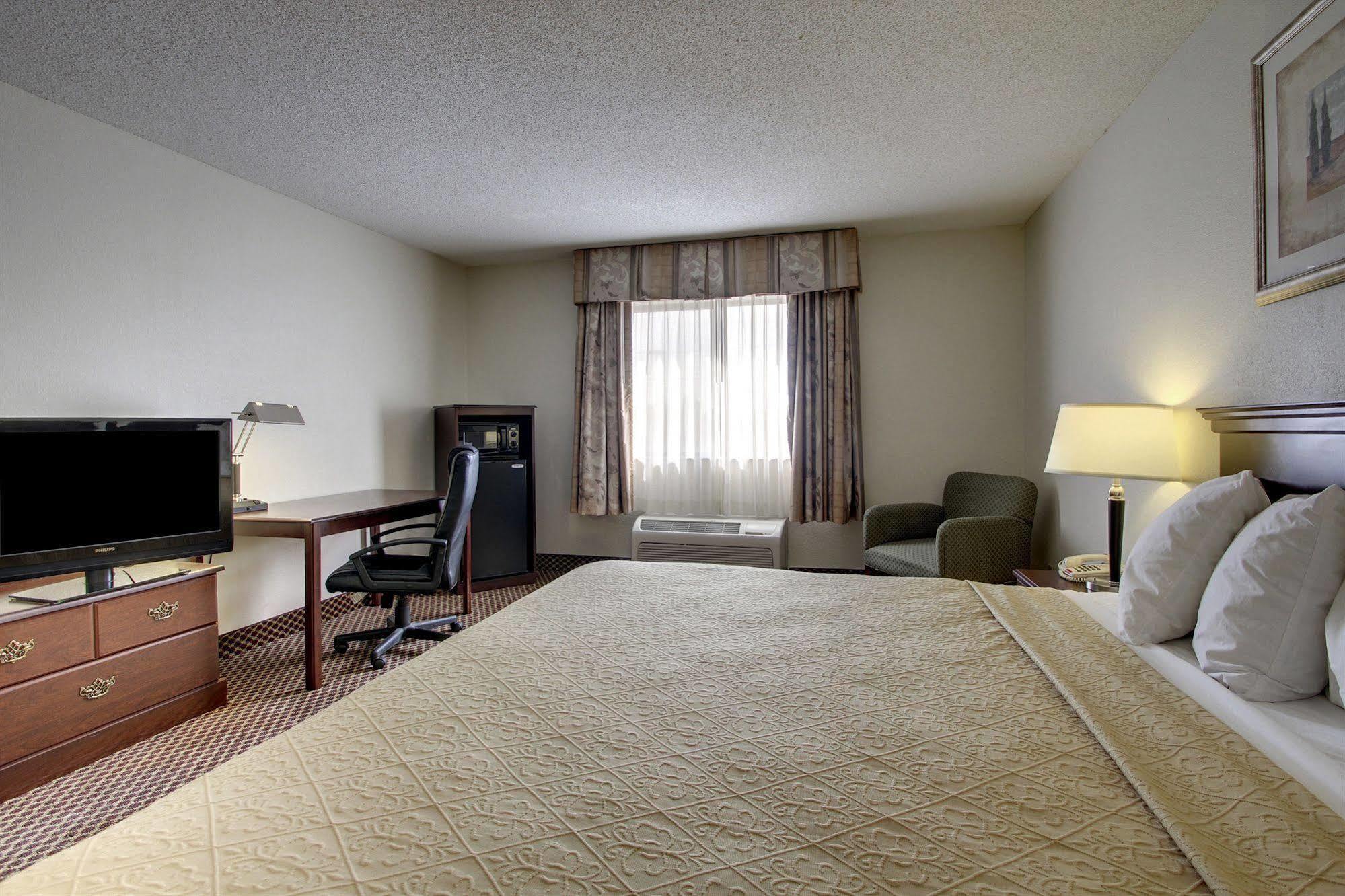 Quality Inn & Suites Bloomington University Area מראה חיצוני תמונה